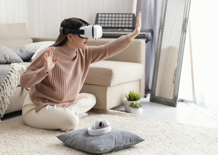 full-shot-girl-wearing-vr-glasses.jpg